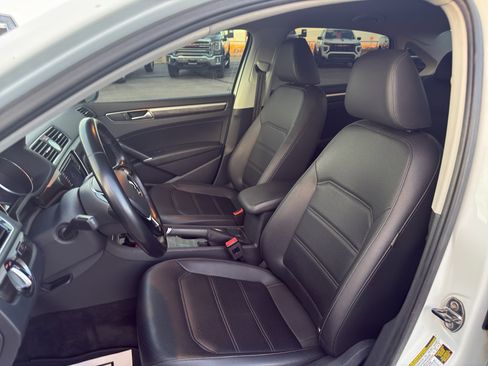 Used 2017 Volkswagen Passat 1.8T SE image 11