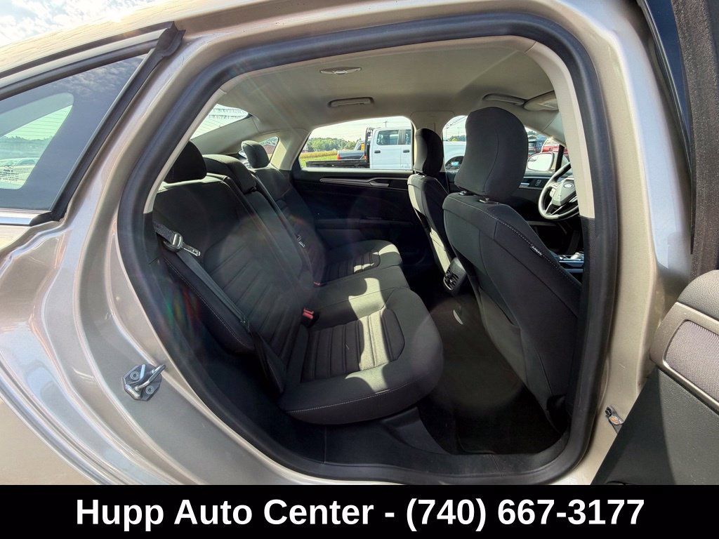 Used 2017 Ford Fusion SE w/ Fusion SE Technology Package FWD image 17