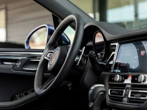 Certified 2026 Porsche Macan AWD/4WD image 43