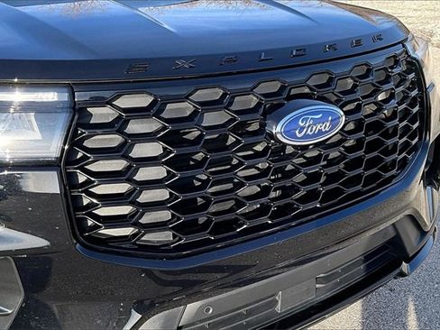 Used 2025 Ford Explorer ST-Line w/ ST-Line Street Pack image 31