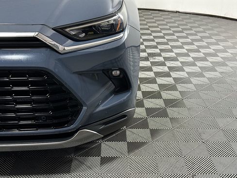 Used 2024 Toyota Grand Highlander Platinum image 9