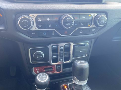 Used 2024 Jeep Wrangler Unlimited AWD/4WD image 26