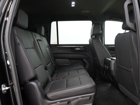 Used 2025 Chevrolet Suburban Z71 AWD/4WD image 14