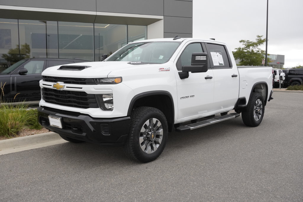Used 2025 Chevrolet Silverado 2500 Custom w/ Custom Value Package AWD/4WD image 3