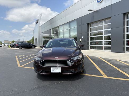 Used 2019 Ford Fusion SE FWD image 2