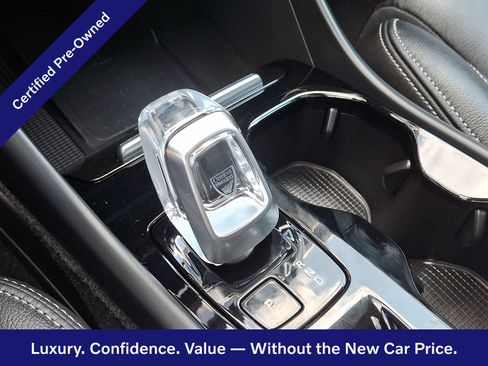 Certified 2024 Volvo XC40 B5 Ultimate w/ Protection Package Premier AWD/4WD image 16