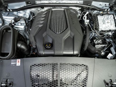 New 2026 Porsche Macan AWD/4WD image 35