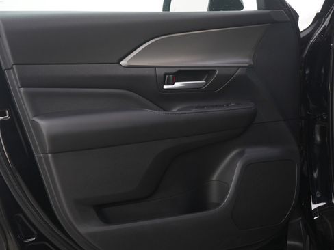 Used 2025 Toyota Grand Highlander AWD image 22