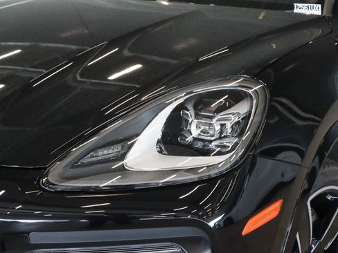 Certified 2023 Porsche Cayenne Platinum Edition image 28