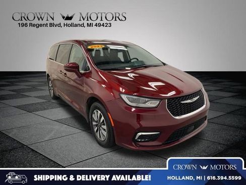 Used 2022 Chrysler Pacifica Touring-L image 1