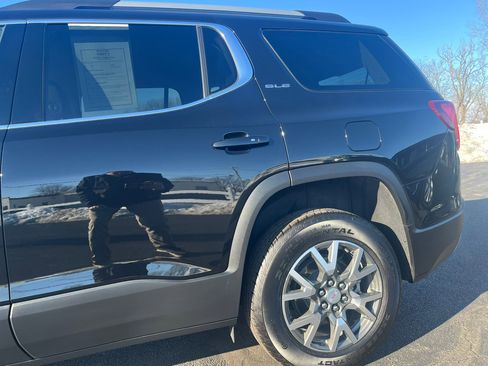 Used 2023 GMC Acadia SLE w/ Driver Convenience Package image 7