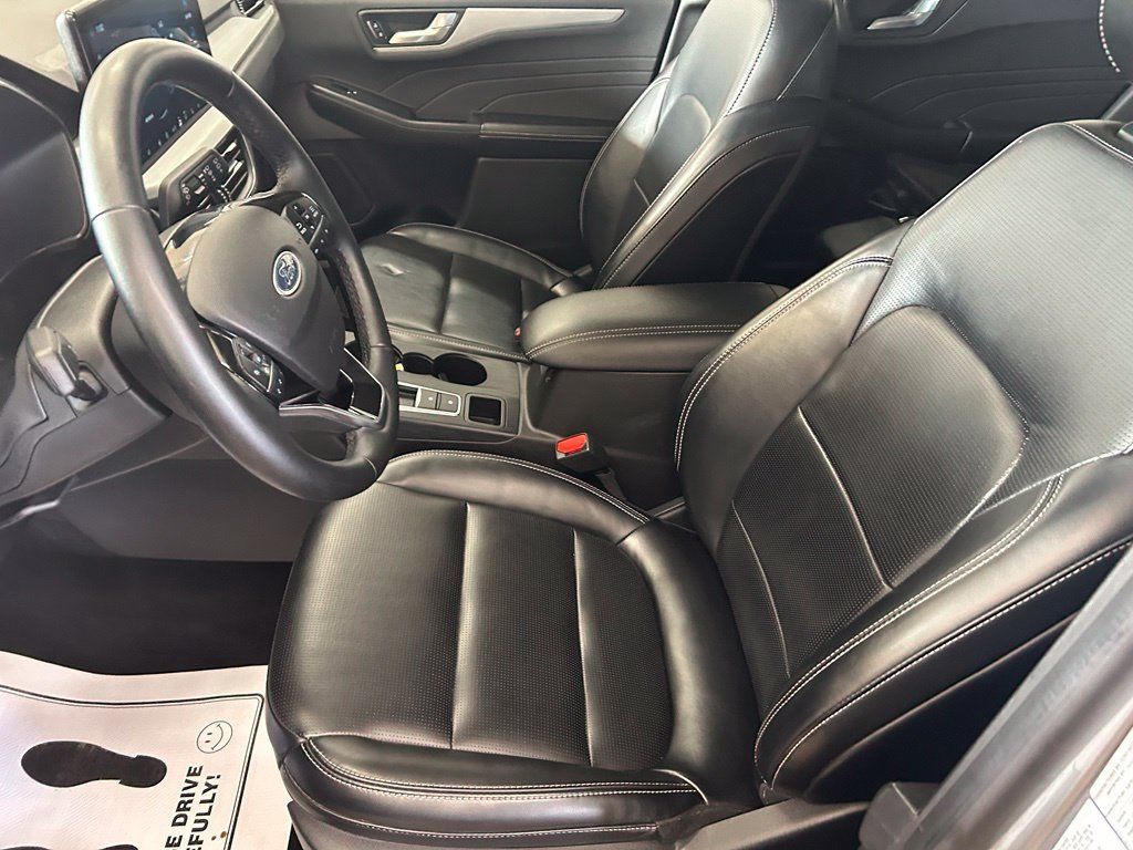 Used 2024 Ford Escape Platinum AWD/4WD image 11