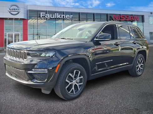 Used 2025 Jeep Grand Cherokee Limited w/ Trailer Tow Package image 3