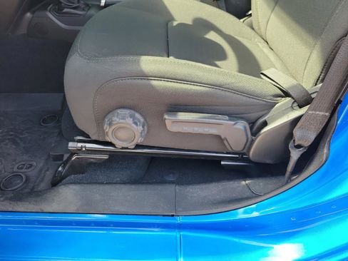 Used 2021 Jeep Gladiator Sport image 10