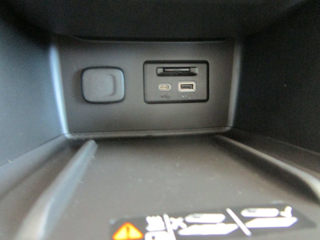 Used 2023 GMC Acadia Denali w/ Denali Ultimate Package FWD image 49