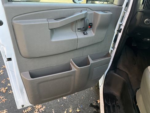 Used 2021 Chevrolet Express 3500 w/ Power Convenience Package image 14