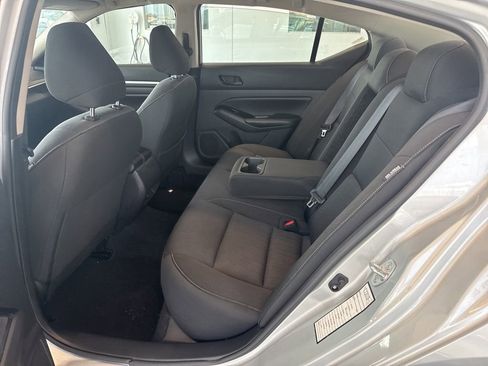 Used 2023 Nissan Altima 2.5 SV FWD image 9