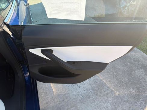 Used 2019 Tesla Model 3 Mid Range RWD image 29