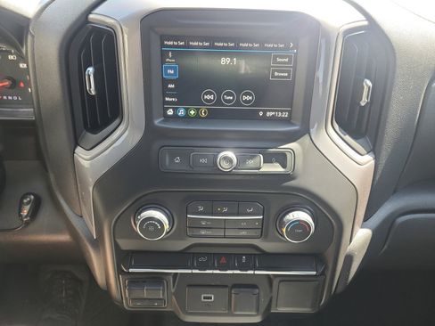 Used 2019 Chevrolet Silverado 1500 Custom w/ Custom Value Package AWD/4WD image 18