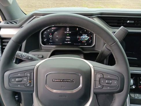 New 2026 GMC Sierra 3500 Denali w/ Denali Reserve Package AWD/4WD image 11