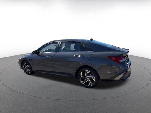 Used 2025 Hyundai Elantra SEL image 10