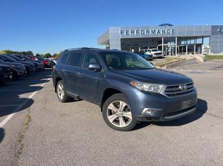 Used 2013 Toyota Highlander Limited w/ Convenience Pkg AWD/4WD video 1