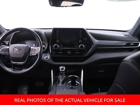 Used 2022 Toyota Highlander XSE FWD image 5