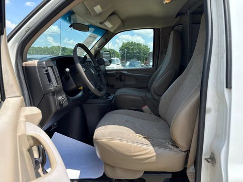 Used 2013 Chevrolet Express 2500 RWD image 24