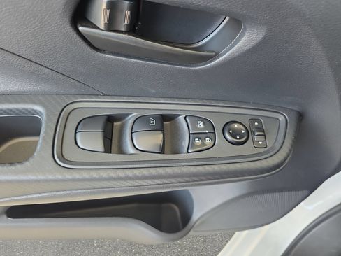 Used 2025 Nissan Versa S w/ Trunk Package FWD image 26