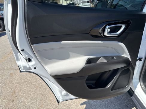 Used 2025 Jeep Compass Limited image 22