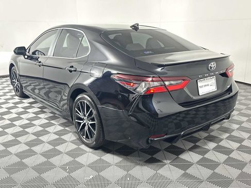 Used 2024 Toyota Camry SE image 5