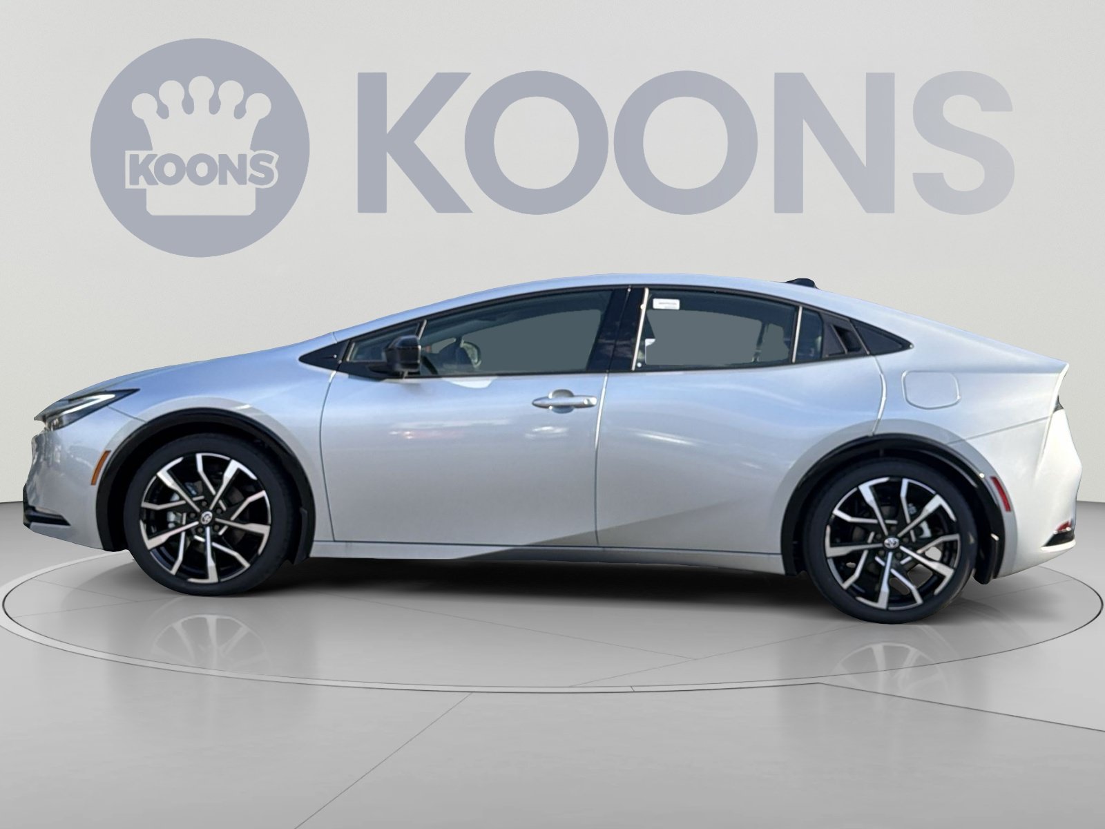 New 2027 Toyota Prius Plug-In Hybrid FWD image 2