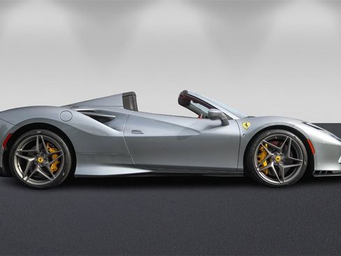 Certified 2022 Ferrari F8 Tributo image 2