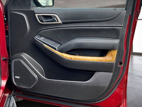 Used 2017 GMC Yukon Denali image 25