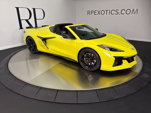 Used 2023 Chevrolet Corvette Z06 RWD image 11