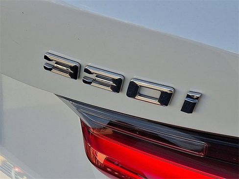 Used 2019 BMW 330i xDrive Sedan w/ Convenience Package image 32