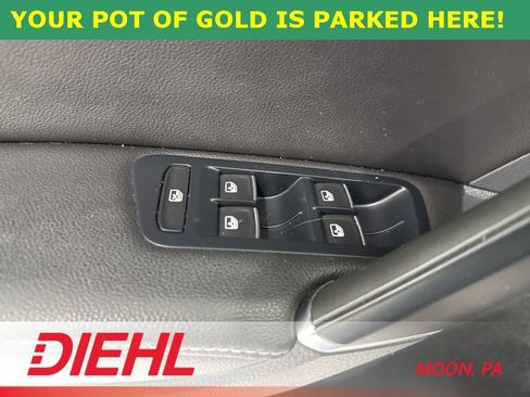 Used 2017 Volkswagen Golf R 4-Door image 21