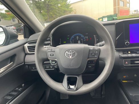 Used 2025 Toyota Camry LE image 25