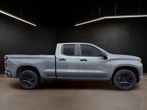 Used 2020 Chevrolet Silverado 1500 Custom w/ Custom Value Package RWD image 8