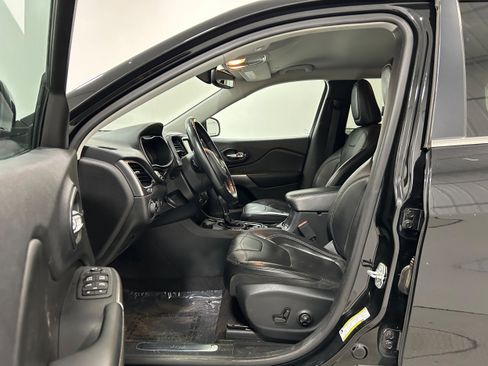Used 2019 Jeep Cherokee Limited AWD/4WD image 4
