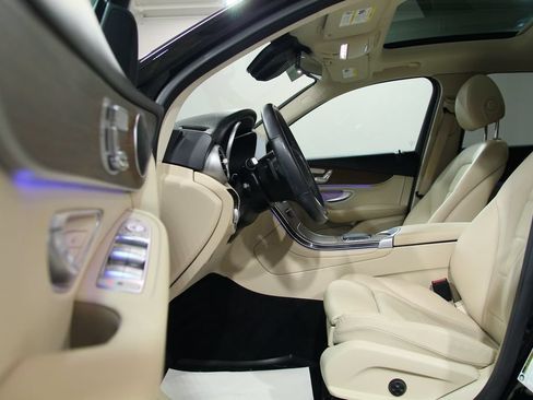 Certified 2022 Mercedes-Benz GLC 300 4MATIC image 5