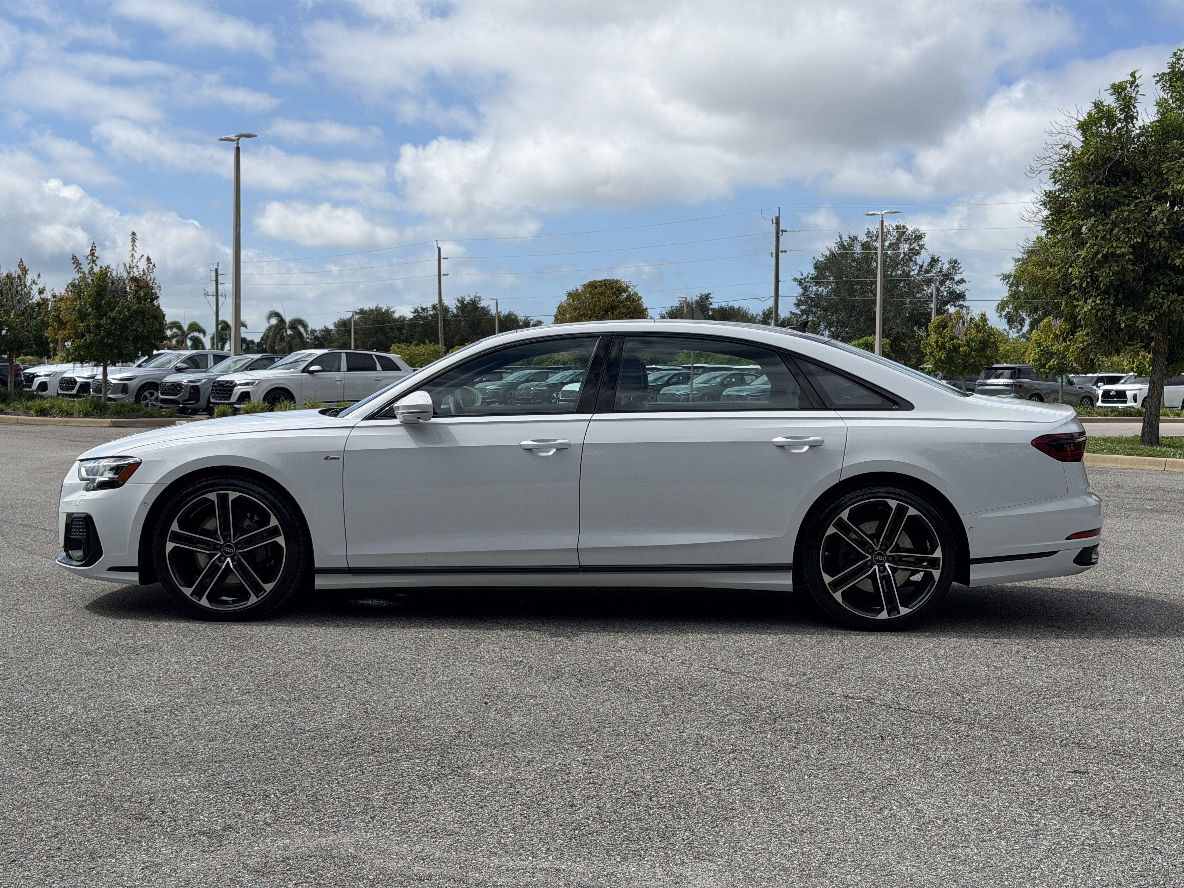 Used 2025 Audi A8 L 3.0T AWD/4WD image 4