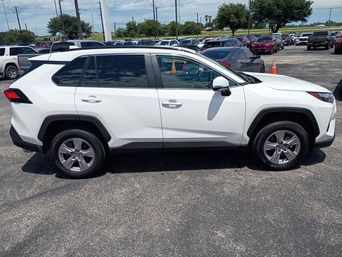 Used 2025 Toyota RAV4 XLE FWD image 5