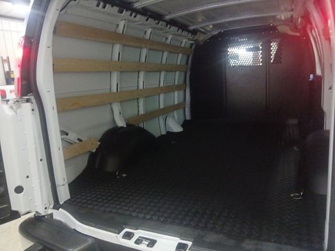 Used 2024 Chevrolet Express 2500 w/ Driver Convenience Package image 17