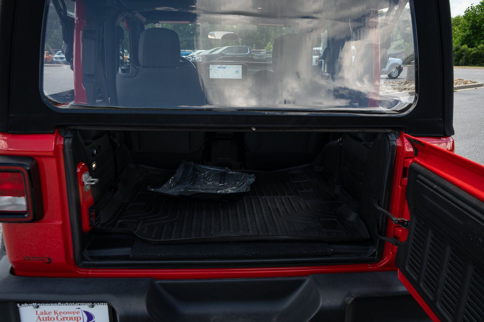 Used 2024 Jeep Wrangler Sport AWD/4WD image 9