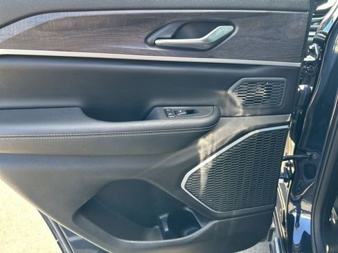 Used 2023 Jeep Grand Cherokee 30th Anniversary image 35