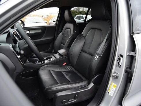 Used 2023 Volvo XC40 B5 Core image 20