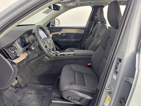 Used 2025 Volvo XC90 T8 Plus w/ Protection Package Premier AWD/4WD image 17