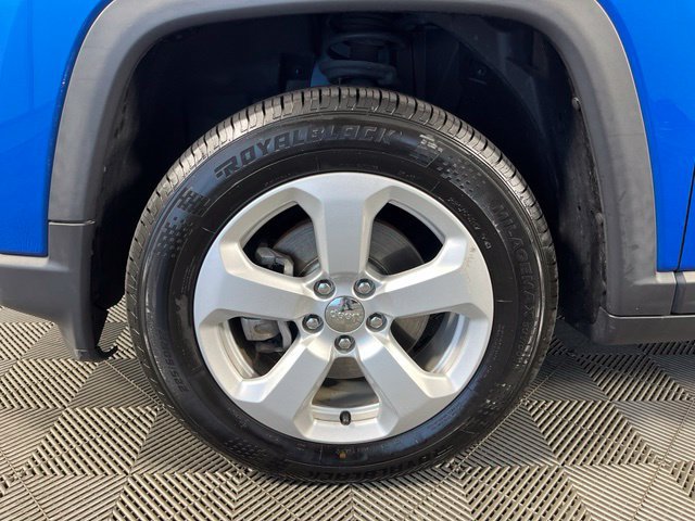 Used 2018 Jeep Compass Latitude w/ Popular Equipment Group AWD/4WD image 9