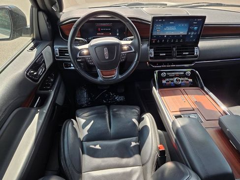 Used 2023 Lincoln Navigator Reserve AWD/4WD image 10